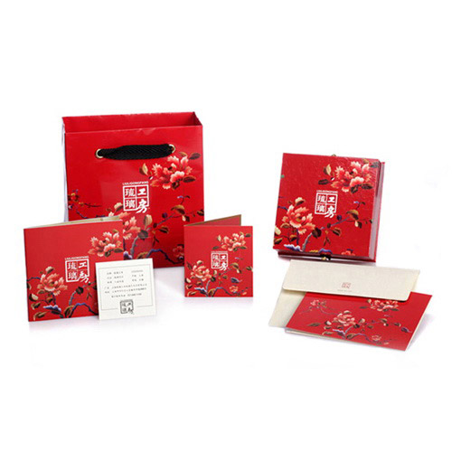 商品皆附有原廠禮盒、提袋及說明卡