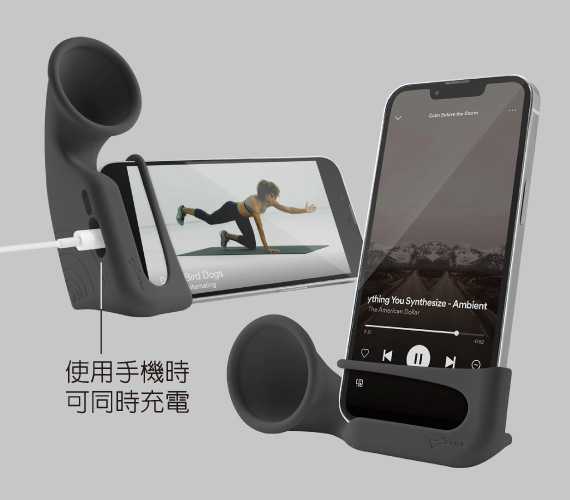 【手機立架 直立/橫放都適用】 結合手機立架與揚聲擴音功能，直立使用音樂串流平台或視訊通話，橫放追劇、YT觀看都適用；橫放同時還可插線充電，長時間追劇使用不擔心斷電